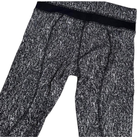 Lululemon Inspire Tight II
Splatter White Black / Black Size: 6 - Picture 12 of 15